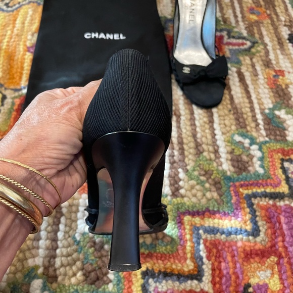 πΊππΊ Chanel Bow Heels with Pearl Logo Interlocked CCβs - Picture 9 of 12
